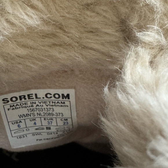 Sorel winter boots in US size 6 - Picture 4 of 4